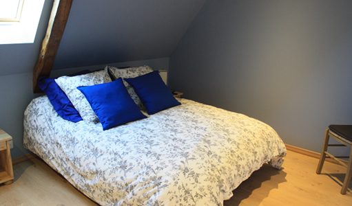 cottage-les-mapellous-blue-bedroom-Dordogne